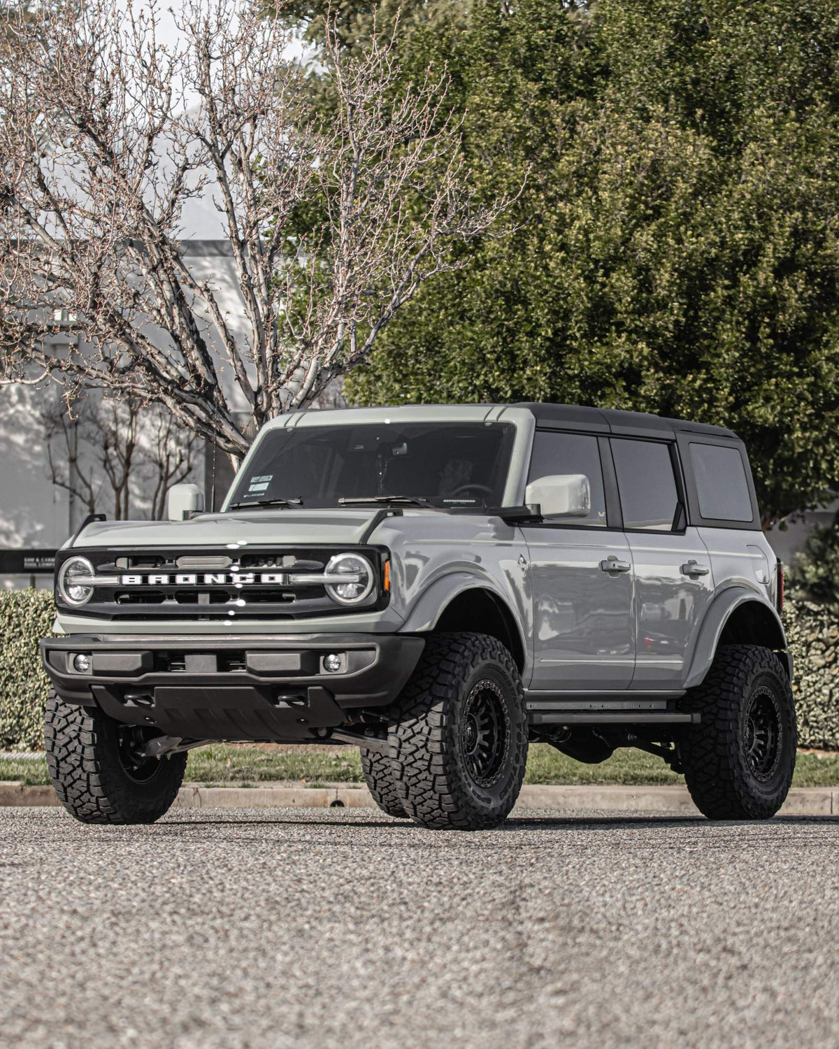 Front three-quarter view of a gray four-door Ford Bronco with black wheels