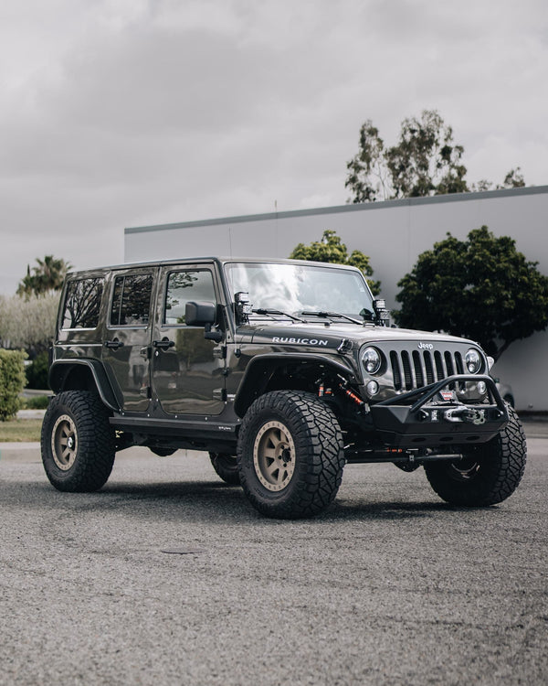 High front three-quarter view of a lifted gray Jeep Wrangler Rubicon
